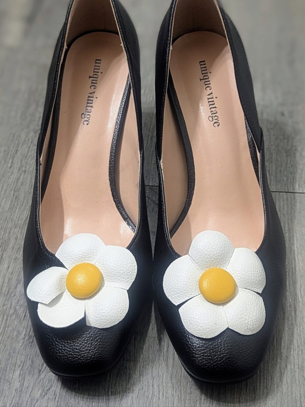 Unique Vintage Black /White Daisy Heels NWOT